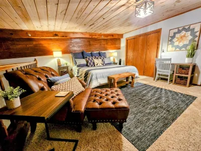Newly Remodeled- Couples Lake Retreat Condo in Shangri-La on Monkey Island, OK