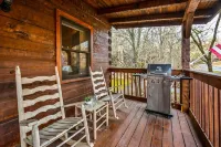 3 minutes to parkway!! Hot tub!! Flat driveway!!