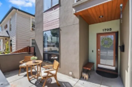 Lux Home w/ Hot Tub+Fire Pit steps from Hyde Park