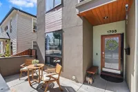 Lux Home w/ Hot Tub+Fire Pit steps from Hyde Park