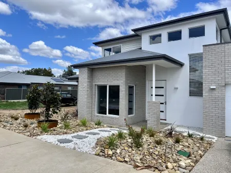 The Perfect Yarrawonga Getaway Отели рядом с достопримечательностью «Lake Mulwala Swimming Pool»