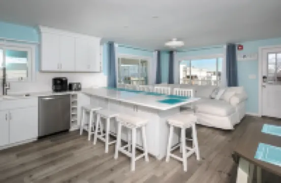 Short stroll to the beach! Newly renovated, 3 bedroom condo, wrap around porch