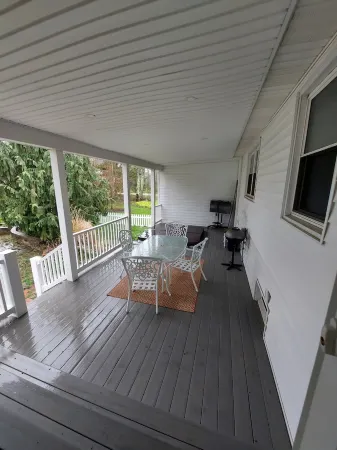 Your Conneaut Lake Getaway: Comfy 3Br Duplex, Hot Tub, Fenced Yard!