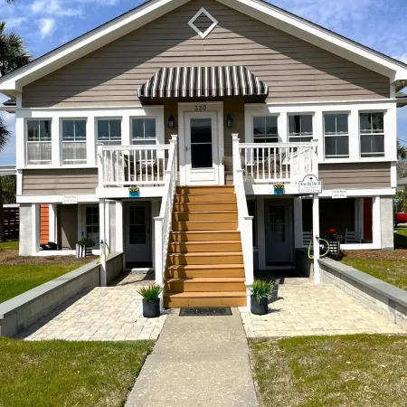 SEAS THE DAY Charming Folly Beach Apartment awaits your arrival!