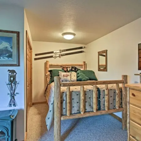 Mtn View Beauty- Walk to Slopes & Lake Lavinski- Top Rated Condo-Sleeps 5-Cheap