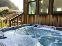 Bob Creek Cabin - across from Bob Creek Beach, Forest, hot tub