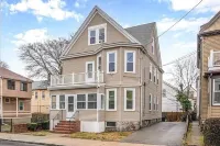 2 bedroom condo close to Boston and Cambridge with free parking Hotels in Brighton