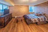 Canyon and Mountain Views Hotels in Los Alamos