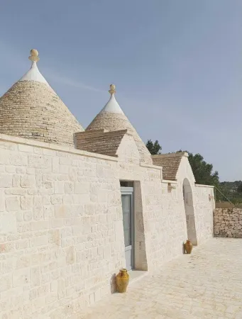 Trulli Fortunato heated swimming pool Отели рядом с достопримечательностью «Centro Storico Locorotondo»