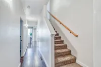 Convenient to everything. 3 BDRM 3.5 Bath - Homestays
