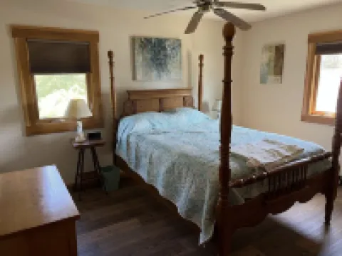 Peaceful, spacious 4 bedroom house in the country - Gazebo/Pond