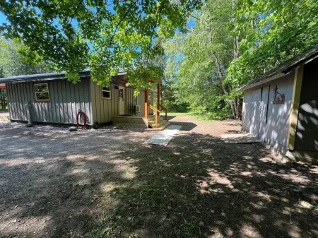 Miners Cabin - Pictured Rocks Lodging