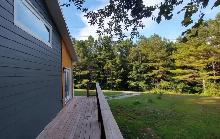 This stylish, modern country home is perfect for a getaway in Summertown, TN. Отели рядом с достопримечательностью «Парк штата Дэвид Крокетт»