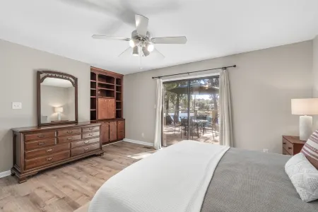 Lakeshore Retreat- Lake Sinclair/Milledgeville Отели рядом с достопримечательностью «Andalusia Farm»