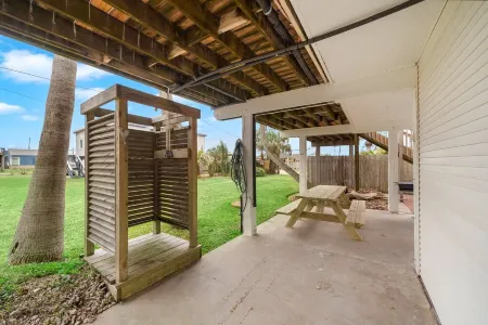 Cozy beach house - 3 minute walk to beach - with everything you need to relax!