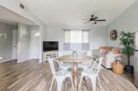 Cozy Home Mins From Randolph AFB, Airport, & More! Hotels in Universal City