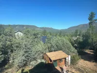 Ponderosa Place, Charming Cabin with Large Deck and Mountain View, Veteran Owned