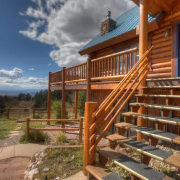 Log Cabin near Historic Cripple Creek, Hot Tub and Spectacular Views!