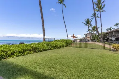 Oceanfront 1 Bedroom + Loft with Beach BBQ & Pool !