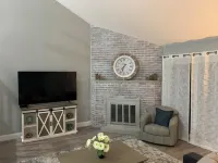 Cozy Condo Just a Minute Walk from a Beautiful Beach at Newfound Lake