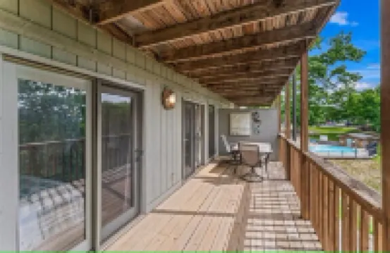 Hilltop WALK-IN Condo with Massage Chair Close to SDC