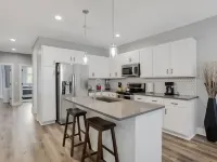 King Suite, Modern Loft Close to Downtown! Hotels in Dunean
