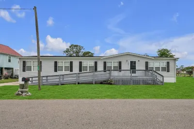 Charming waterfront  3-bedroom house