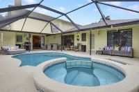Jupiter Island Beaches, Waterfront Home, Ocean Access, Pool & Boat Dock. Hotels in Hobe Sound