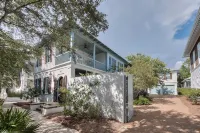 * Charming Carriage House located in Rosemary Beach  *Pet Friendly
