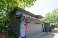 Moores Place -Wooded View-Great Location-Game Rm-by IU
