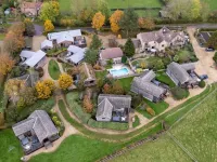 Buttercup lodge - sleeps 4/5 with hot tub & countryside views Hotels in Cheddar