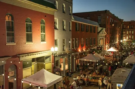 Historic Skylight Studio - 1 Bedroom Apartment Отели в г. Женева