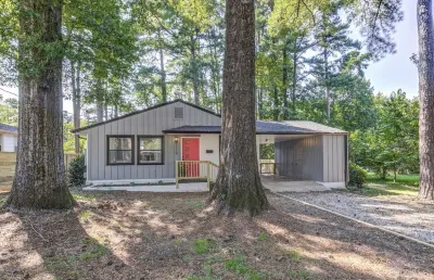 The Cozy Cottage 💕 Hotels near Hamrick's of Raleigh