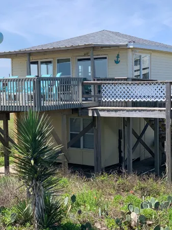 Poseidon beachfront sleeps 6