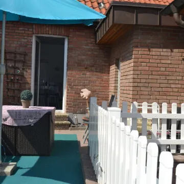Holiday house with terrace just 7 km from Heide Park