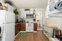 New Jungle Vibes Theme, Your own unit B Hotels in Edgewood