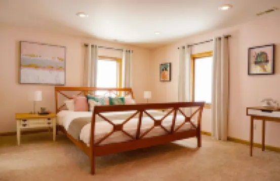 Blocks to Downtown. Charming 3 Bed, Entire House