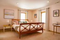 Blocks to Downtown. Charming 3 Bed, Entire House