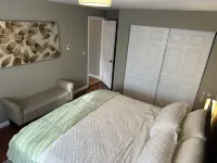 Cozy Lake Stevens family bungalow: peaceful & quiet with a serene backyard. Hotels in Lake Stevens