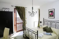 Lovely house close to the lake with panoramic lake and mountain views