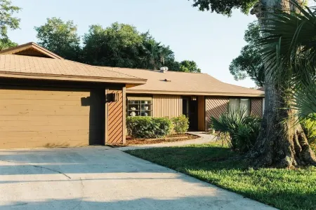 Quiet retreat with private yard and salt water pool near Daytona Shores