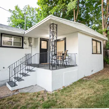 Cozy Farmhouse Suite
