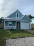 Sand pail Beach Cottage🏖️-new 3+/2.5 house- steps to the beach-private pool- 5⭐️ Hotels near St. Johns County Ocean Pier & Courts Park