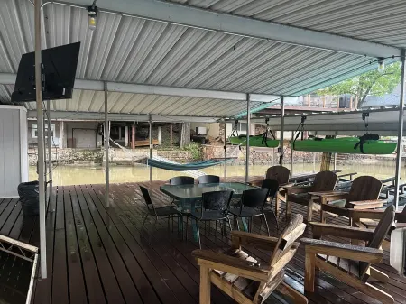 Lakefront house with your own beach