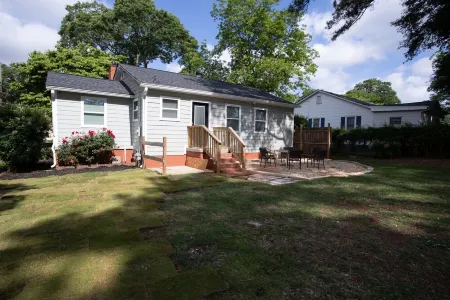 Convenient to everything!!