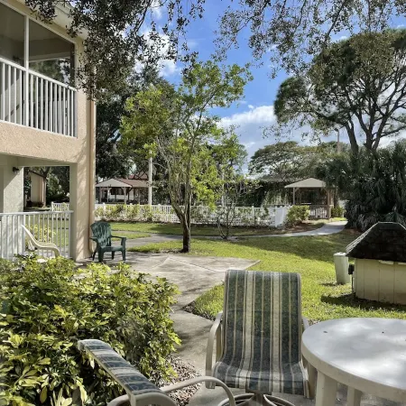 Shorewalk The Palm Condo 2Bed/2Bath Close to IMG / Beach