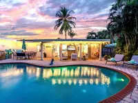 NEW 3Bed by the Beach- Game Room - Pool - Outdoor TV Hotels in Lighthouse Point
