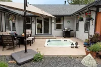 Charming and Rustic Luxury under the stars of Yosemite!