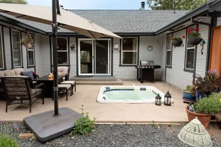 Charming and Rustic Luxury under the stars of Yosemite!