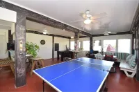 Tiny Bubbles -Hot Tub-Screened Game Room-Spacious Decks-EV Charger